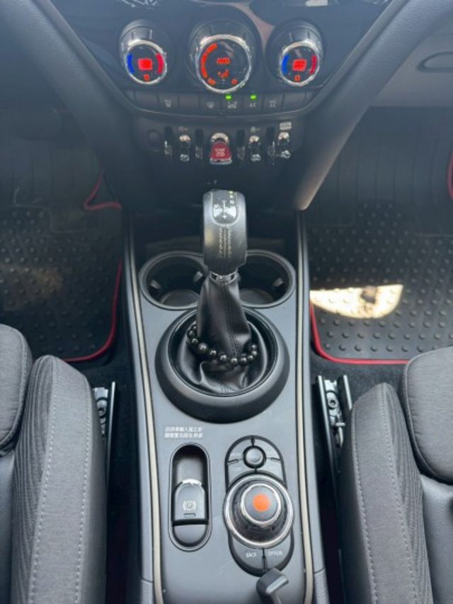 實跑5萬公里 里程保證  車況優 無事故 無待修 I-key摸門 倒車影像 恆溫空調 電尾門 電動座椅  第10張相片