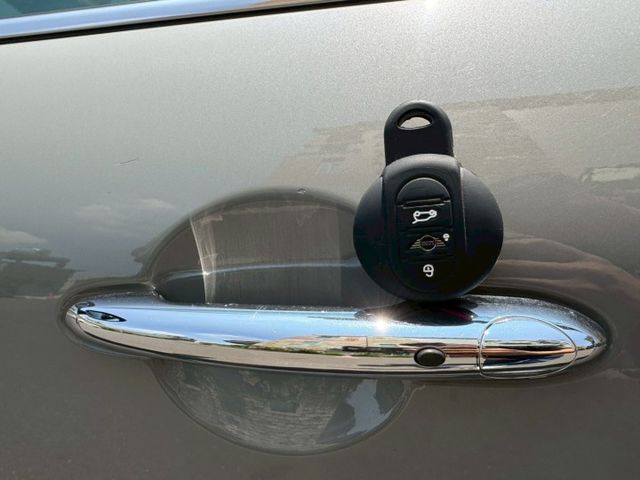 實跑5萬公里 里程保證  車況優 無事故 無待修 I-key摸門 倒車影像 恆溫空調 電尾門 電動座椅  第13張相片