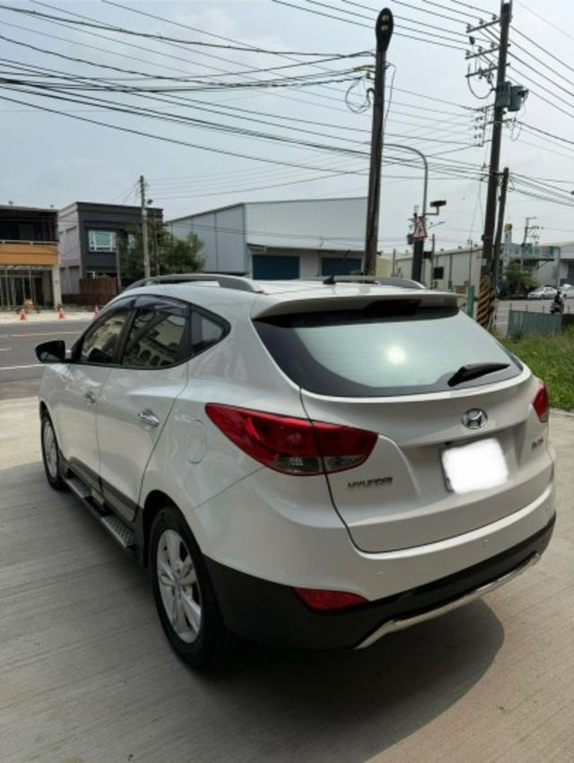 無事故 無待修 里程17萬多公里 里程保證 原廠主機 導航 倒車顯影 行車記錄器 車側踏板  第4張相片