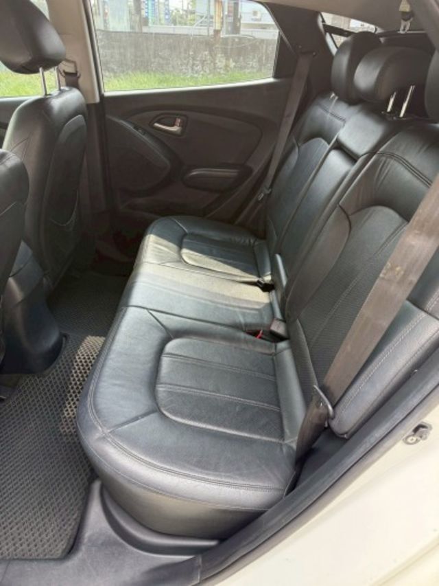 無事故 無待修 里程17萬多公里 里程保證 原廠主機 導航 倒車顯影 行車記錄器 車側踏板  第8張相片