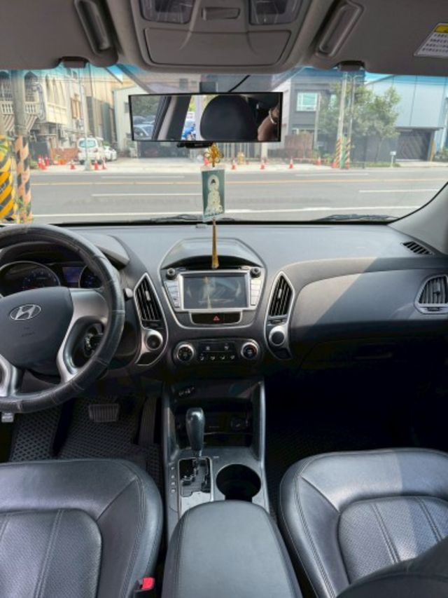 無事故 無待修 里程17萬多公里 里程保證 原廠主機 導航 倒車顯影 行車記錄器 車側踏板  第9張相片