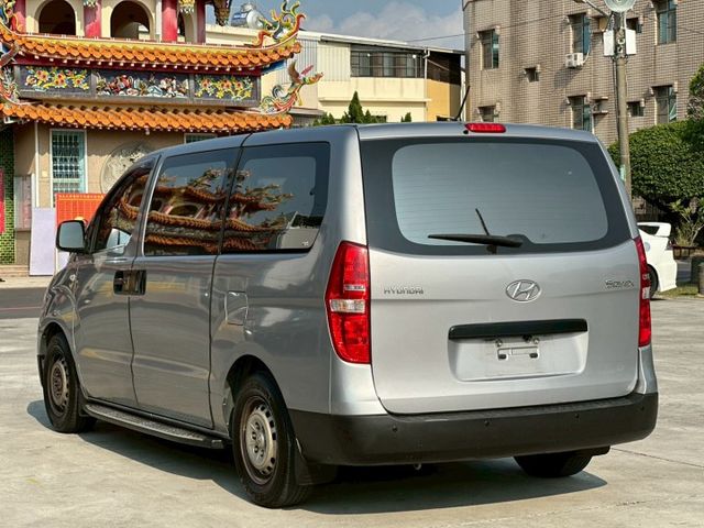 加裝12人座 車況安心 引擎 變速箱 渦輪 全都處理完了 歡迎試開看看  第4張相片