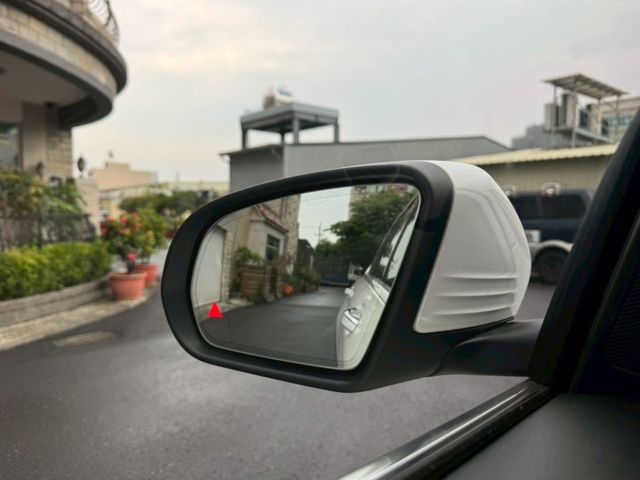 一手車 原版件  原廠保養  ACC跟車 360環景 盲點偵測 電動記憶座椅 I-key  第17張相片