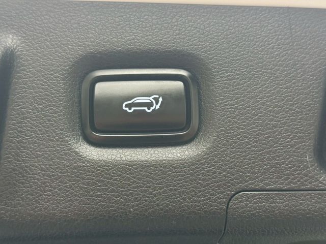 油電 七人座  C款 I-key摸門 ACC跟車 車道偏離 360環景 盲點偵測 電動椅 電熱、通風座椅 電尾門 原廠主  第11張相片