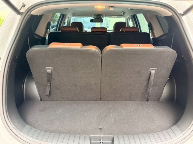 油電 七人座  C款 I-key摸門 ACC跟車 車道偏離 360環景 盲點偵測 電動椅 電熱、通風座椅 電尾門 原廠主  第13張相片