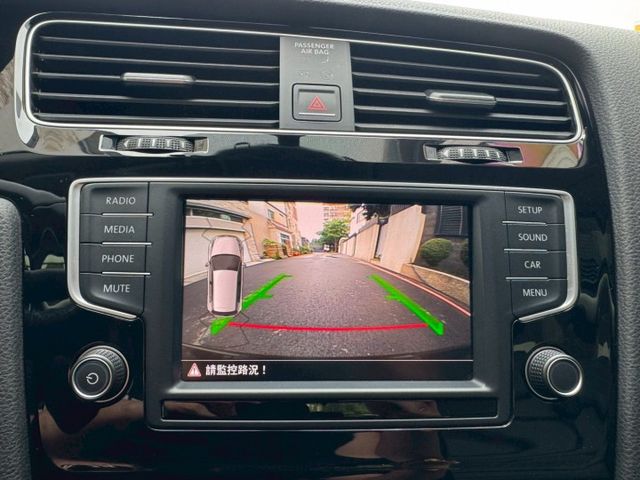 一手車 無事故 無待修 實跑18萬公里 里程保證  I-key摸門 倒車影像 定速巡航 恆溫空調  第10張相片