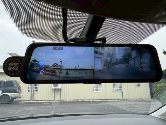 一手車 無事故 無待修 實跑18萬公里 里程保證  I-key摸門 倒車影像 定速巡航 恆溫空調  第11張相片