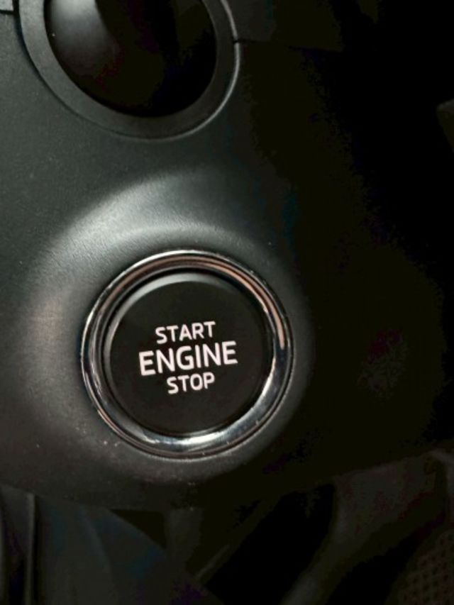 尊榮版 7人座 I-key摸門 360度環境 盲點偵測 ACC跟車 車道偏離 電動記憶座椅 全景天窗 電動尾門 抬頭顯示  第14張相片