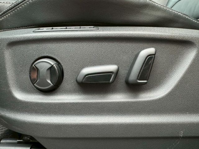 尊榮版 7人座 I-key摸門 360度環境 盲點偵測 ACC跟車 車道偏離 電動記憶座椅 全景天窗 電動尾門 抬頭顯示  第16張相片