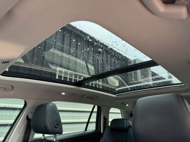 尊榮版 7人座 I-key摸門 360度環境 盲點偵測 ACC跟車 車道偏離 電動記憶座椅 全景天窗 電動尾門 抬頭顯示  第18張相片