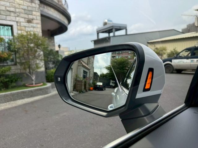 新車保固中  ACC跟車 車道偏離 360環景 盲點偵測 電動記憶座椅 電尾門 LED頭燈 I-key摸門  第14張相片