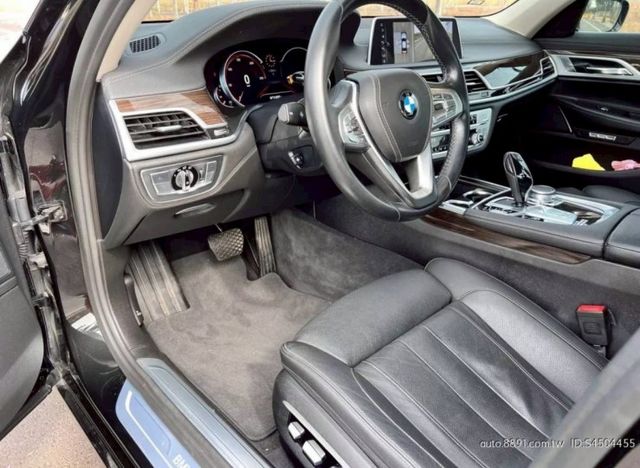 7 SERIES SEDAN  第9張相片
