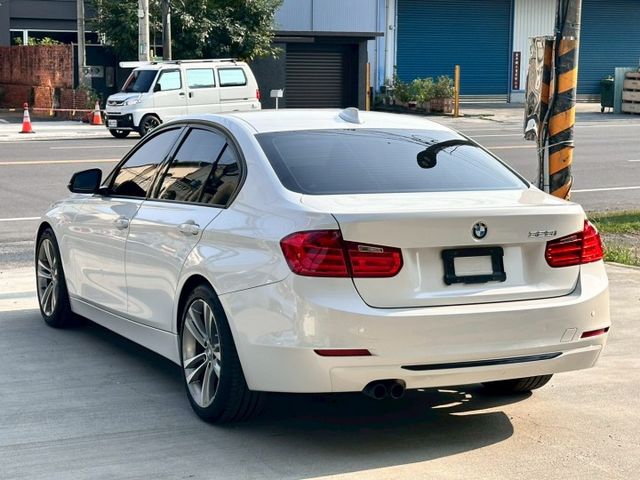 F30 保養廠的車 無事故 無待修 里程19萬公里 車況超好 天窗 I-key摸門 抬頭顯示 底盤QQ 無漏油 無異音  第6張相片
