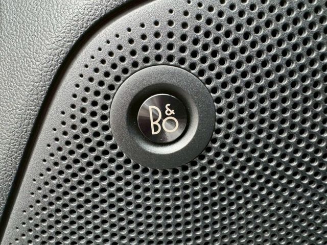 ACC跟車 車道偏離 抬頭顯示 BO音響 盲點偵測 I-key摸門 電動座椅 電子後視鏡 恆溫空調  第11張相片