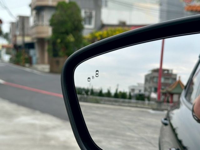 原版件 無待修 實跑10萬公里 里程保證  ACC跟車 車道偏離 恆溫空調 I-key摸門 盲點偵測  第14張相片