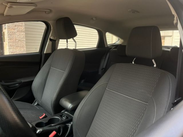 【預約賞車即享網路優惠價】1.6 5D時尚版 方向盤快控鍵 恆溫空調  第9張相片