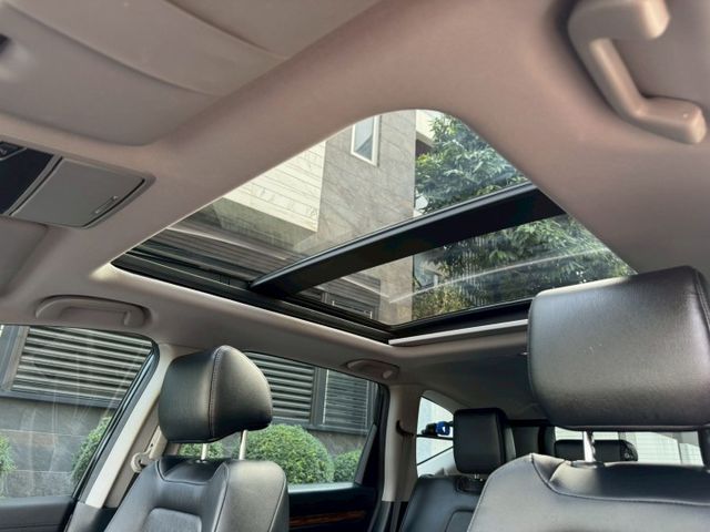 CRV S 版ACC跟車 車道偏離 自動煞車 電動尾門 全景天窗 I-key摸門原廠螢幕 倒車影像 LED頭燈 恆溫空  第10張相片
