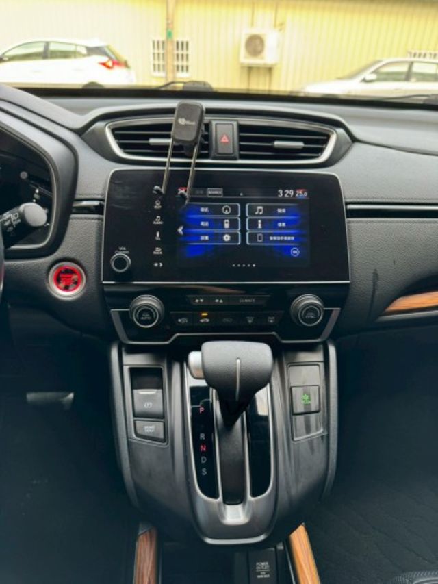 CRV S 版ACC跟車 車道偏離 自動煞車 電動尾門 全景天窗 I-key摸門原廠螢幕 倒車影像 LED頭燈 恆溫空  第15張相片