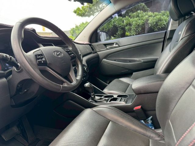 一手車 無事故 無待修 實跑24萬多公里 里程保證  I-key摸門 盲點偵測 電動椅 恆溫空調 抬頭顯示  第13張相片