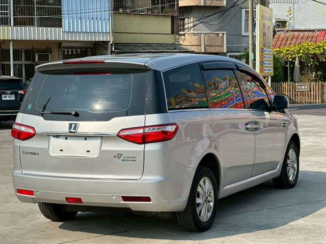 8人座 ECO  一手車 無事故 無待修 跑少 里程7.2萬 里程保證 恆溫空調  定速巡航  I-key摸門 倒車雷  第5張相片