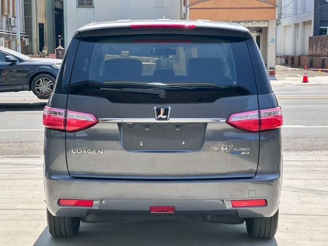 八人座 ECO  一手車 無事故 無待修 跑少 里程17萬 里程保證 恆溫空調  定速巡航  I-key摸門 倒車雷達  第5張相片