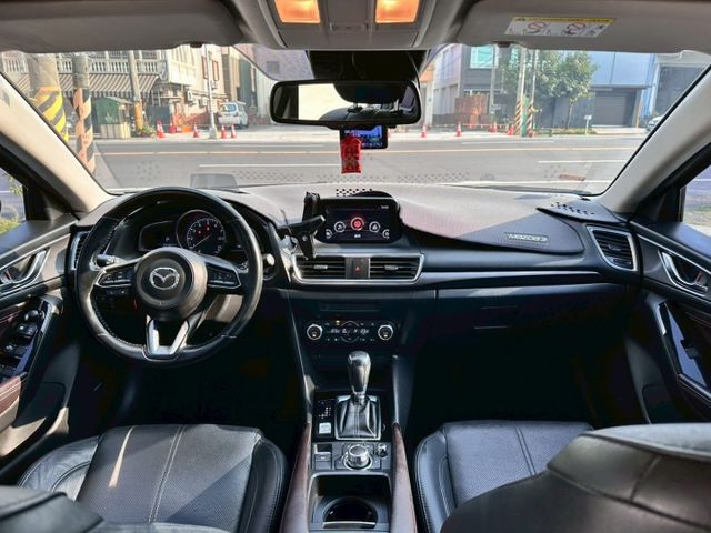 旗艦版 定速巡航 車道偏離 電動座椅 倒車顯影 BOSE音響 原廠主機 I-key摸門 恆溫空調 盲點偵測  第7張相片