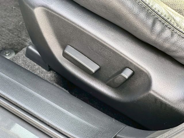 旗艦版 定速巡航 車道偏離 電動座椅 倒車顯影 BOSE音響 原廠主機 I-key摸門 恆溫空調 盲點偵測  第14張相片