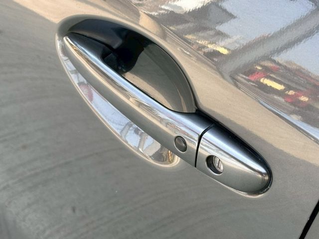 旗艦版 定速巡航 車道偏離 電動座椅 倒車顯影 BOSE音響 原廠主機 I-key摸門 恆溫空調 盲點偵測  第18張相片