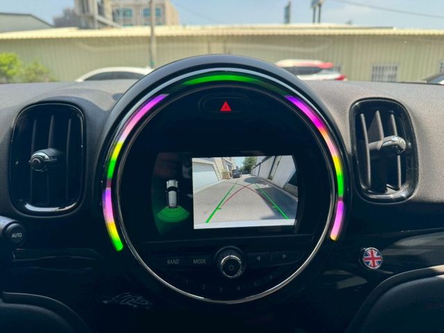 實跑5萬公里 里程保證  車況優 無事故 無待修 I-key摸門 倒車影像 恆溫空調 電尾門 電動座椅  第12張相片