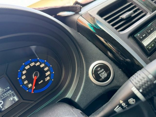 一手車 無待修 里程17萬 里程保證 車況沒問題 I-key摸門 電動尾門 行車記錄器 倒車顯影  第8張相片