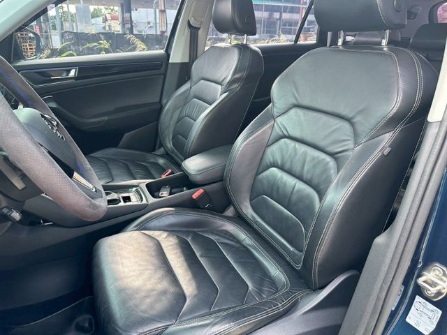 4WD LED頭燈 全景天窗 換檔撥片 雙電動椅 恆溫空調 I-key摸門 360環景 電尾門 ACC跟車 自動煞車  第8張相片