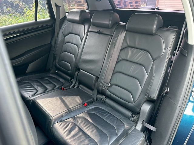 4WD LED頭燈 全景天窗 換檔撥片 雙電動椅 恆溫空調 I-key摸門 360環景 電尾門 ACC跟車 自動煞車  第9張相片