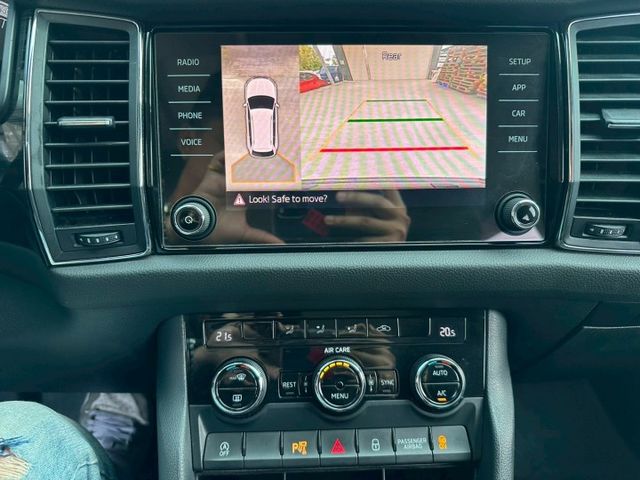 4WD LED頭燈 全景天窗 換檔撥片 雙電動椅 恆溫空調 I-key摸門 360環景 電尾門 ACC跟車 自動煞車  第10張相片