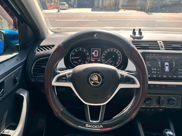 旅行車有i-key 安桌機 無事故 無待修 實跑12.8萬公里 里程保證  內外有在顧 優質代步車 底盤穩 開高速不會晃  第8張相片