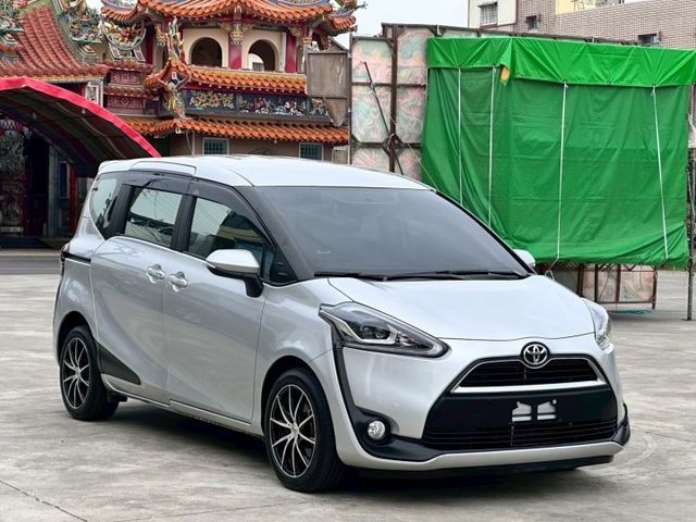 7人雙電滑 一手車 無事故 實跑49000公里 里程保證  雙電滑門 I-key摸門 恆溫空調 安卓機 抬頭顯示  第3張相片