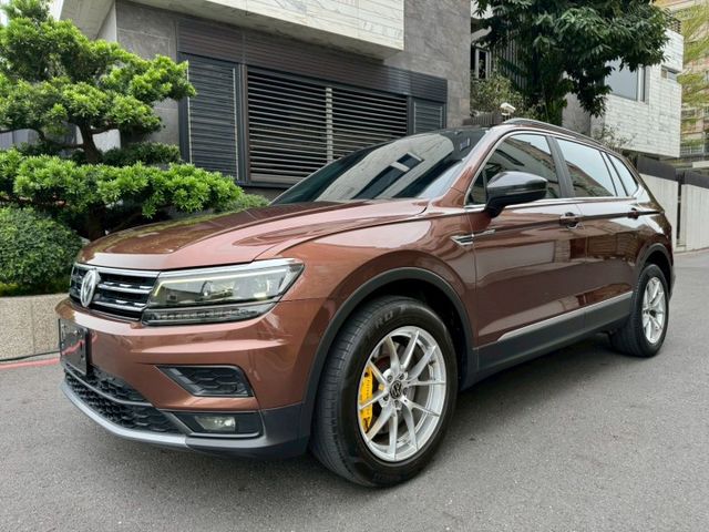 福斯TIGUAN 280 七人座 內外都有在顧 車況一級棒 無異音 換檔順暢 升級18吋鋁圈 前加大卡鉗 電尾門 I-k  第1張相片