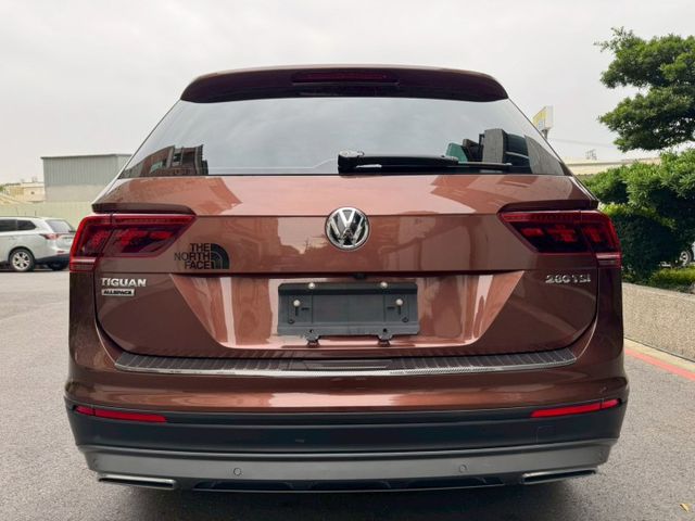 福斯TIGUAN 280 七人座 內外都有在顧 車況一級棒 無異音 換檔順暢 升級18吋鋁圈 前加大卡鉗 電尾門 I-k  第5張相片