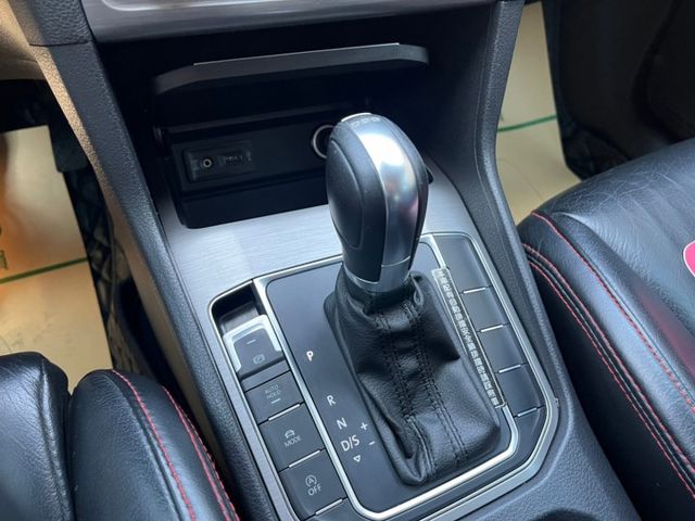 【預約賞車即享網路優惠價】1.6 280T 導航 定速 電動座椅 恆溫空調  第10張相片