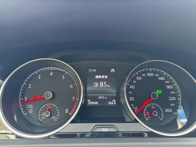 一手車 無事故 無待修 實跑18萬公里 里程保證  I-key摸門 倒車影像 定速巡航 恆溫空調  第15張相片