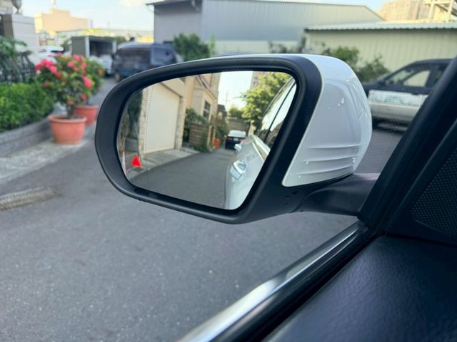 一手車 原版件 實跑95000公里 里程保證  柏林之音 盲點偵測 ikey免鑰匙 電尾門 安卓機  第20張相片
