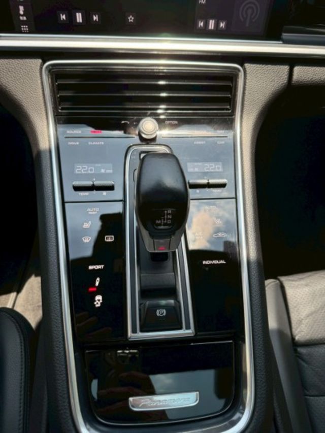 PANAMERA  第14張相片