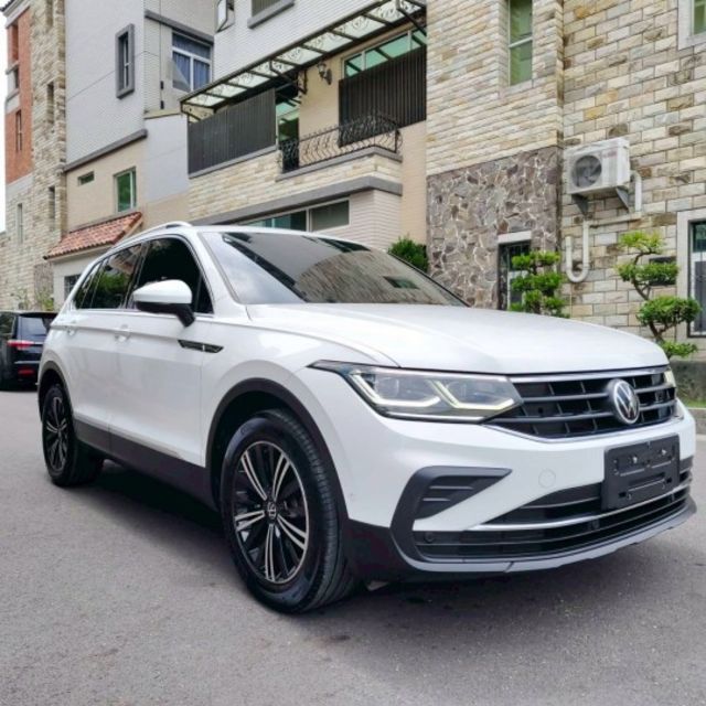 ACC跟車 車道置中 車道偏移 電動記憶椅 電動尾門 360環景 盲點偵測 自動停車 恆溫空調 I-key摸門  第3張相片