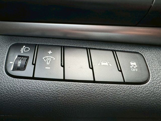 ELANTRA  第12張相片