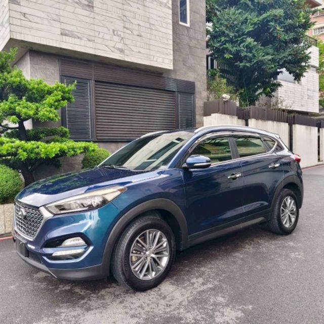 時尚版 一手車 無事故 無待修  I-key摸門 電動椅 恆溫空調 改安卓機 倒車影像  第1張相片