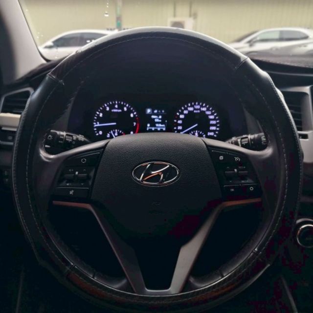 時尚版 一手車 無事故 無待修  I-key摸門 電動椅 恆溫空調 改安卓機 倒車影像  第9張相片