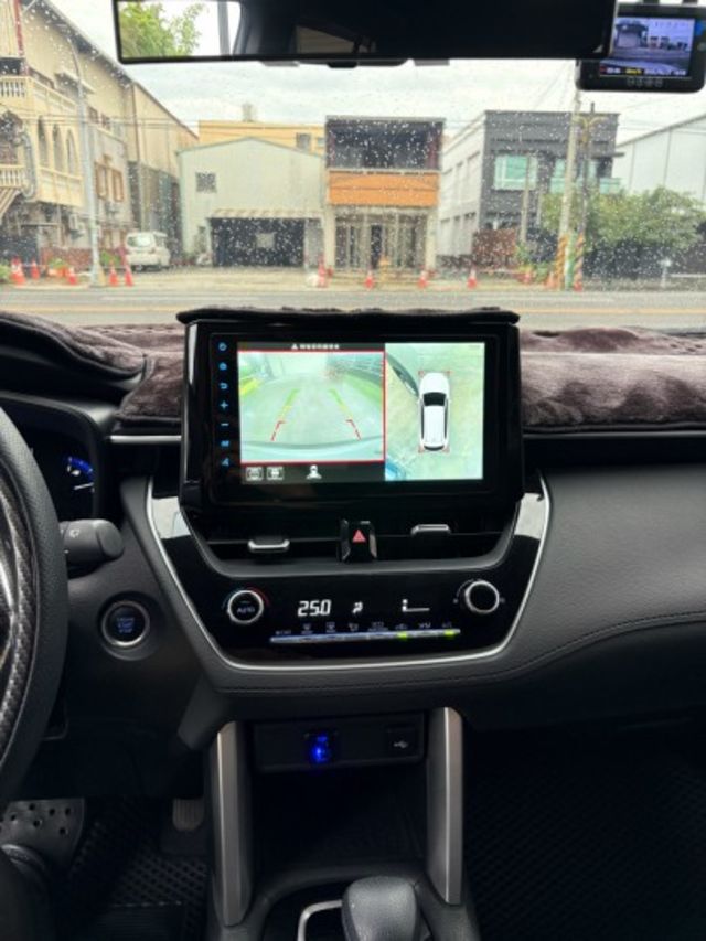 尊爵 保固中 一手車 無事故 無待修  液晶儀表 LED頭燈 ACC跟車 360環景  I-key 盲點  第8張相片