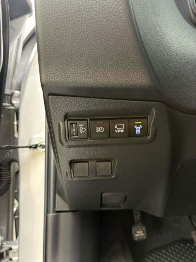 尊爵 保固中 一手車 無事故 無待修  液晶儀表 LED頭燈 ACC跟車 360環景  I-key 盲點  第12張相片