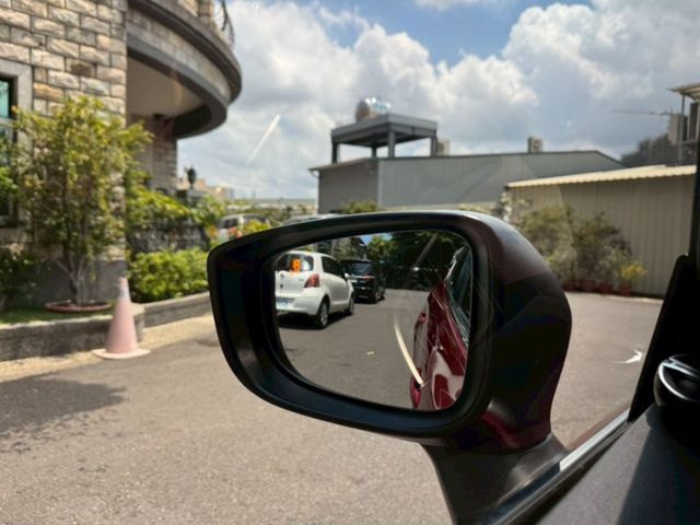 5D 頂級   無事故 可認證 免鑰匙 抬顯顯示 天窗 改氣氛燈 鋁圈 盲點偵測  第12張相片