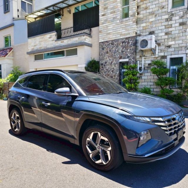 新車保固中  全景天窗 ACC跟車 車道偏移 I-key免鑰匙 360環景 電動尾門 盲點偵測 Apple CarPl  第3張相片