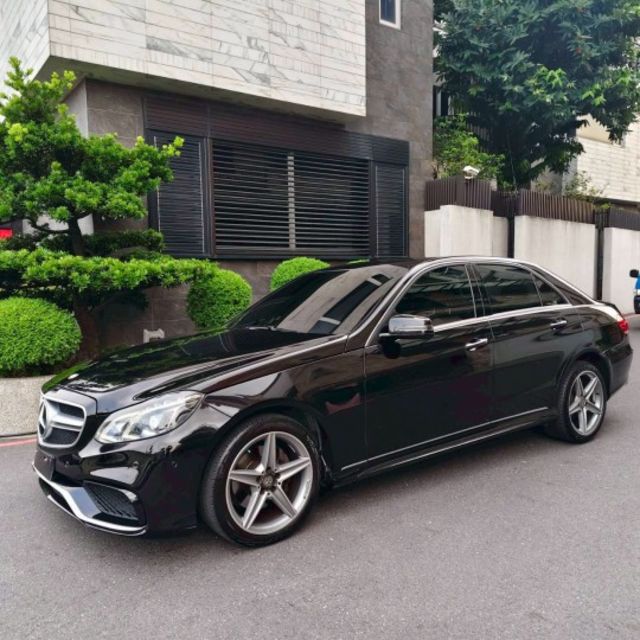 W212小改款  無事故 無待修 總代理 實跑15萬公里 里程保證  I-key免鑰匙 電動尾門 雙LED頭燈  第1張相片